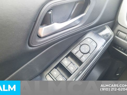 Used 2024 Nissan Rogue SV image 18