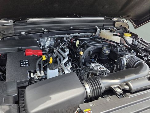 Used 2025 Jeep Gladiator Sport AWD/4WD image 23