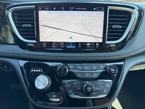 Used 2023 Chrysler Pacifica Pinnacle w/ Trailer Tow Group image 24