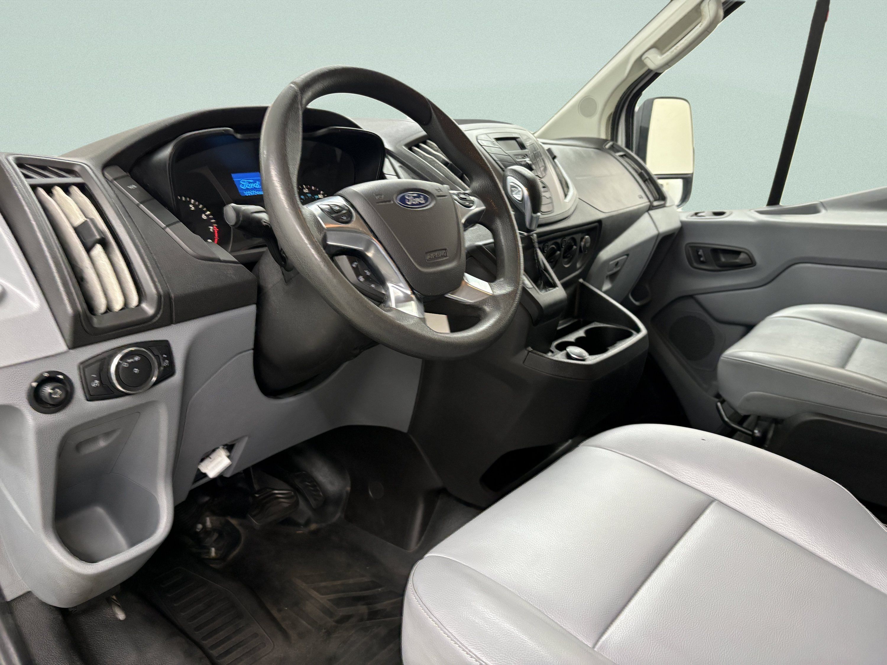 Used 2018 Ford Transit 350 XL RWD image 9
