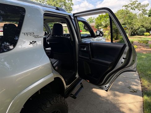 Used 2018 Toyota 4Runner TRD Off-Road Premium AWD/4WD image 56