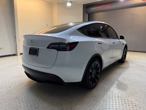 Used 2023 Tesla Model Y 2WD image 8
