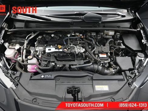 Used 2025 Toyota Prius LE AWD/4WD image 34