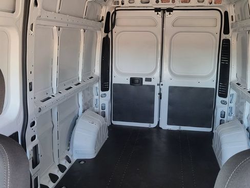 Used 2021 RAM ProMaster 2500 w/ Premium Appearance Group FWD image 33