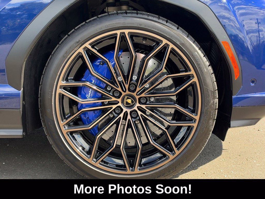 Used 2025 Lamborghini Urus SE AWD/4WD image 15