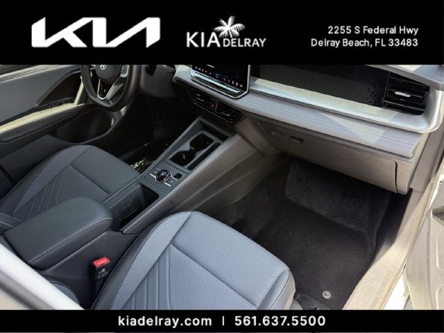 Used 2025 Volkswagen Tiguan SE FWD image 11