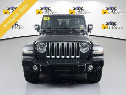 Used 2018 Jeep Wrangler Unlimited Sahara AWD/4WD image 2