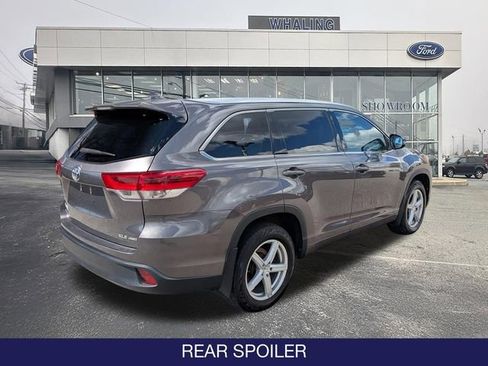 Used 2017 Toyota Highlander XLE AWD/4WD image 6