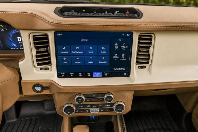 Used 2025 Ford Bronco Badlands AWD/4WD image 34