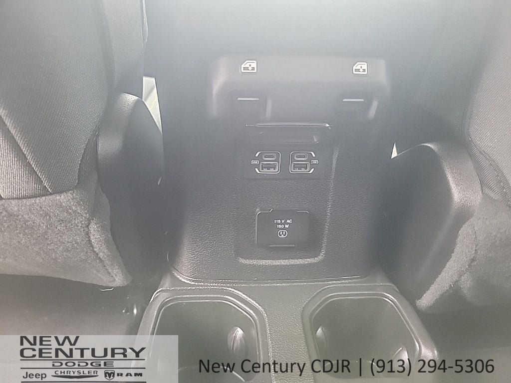 Used 2026 Jeep Wrangler Unlimited Sahara AWD/4WD image 17