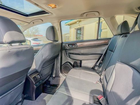 Used 2017 Subaru Outback 3.6R Limited image 6