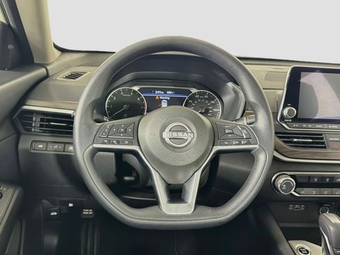Used 2024 Nissan Altima 2.5 SV FWD image 17