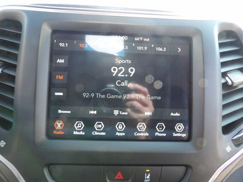 Used 2022 Jeep Cherokee Latitude Lux w/ Sun & Sound Group image 17