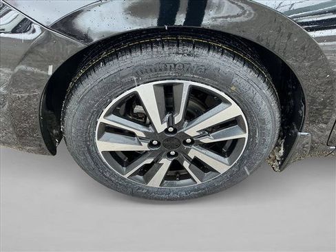 Used 2022 Nissan Versa SV image 9