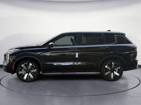 New 2026 Mitsubishi Outlander SE image 2