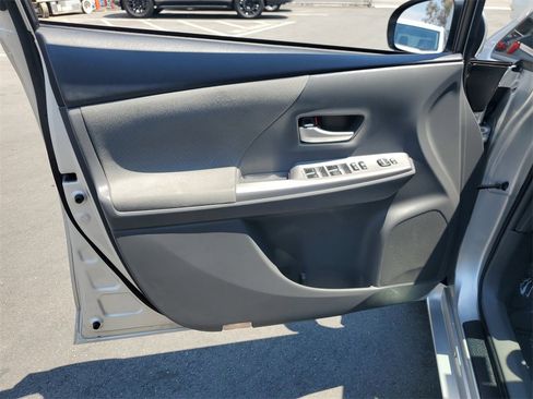 Used 2014 Toyota Prius V Two image 18