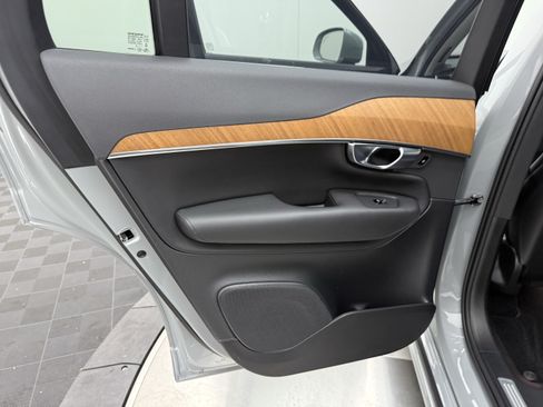 Certified 2024 Volvo XC90 T8 Plus AWD/4WD image 22