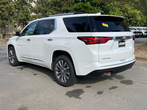 Used 2023 Chevrolet Traverse Premier FWD image 5