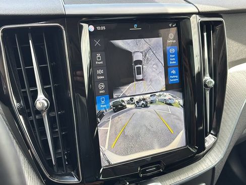 Certified 2025 Volvo XC60 B5 Plus AWD/4WD image 19