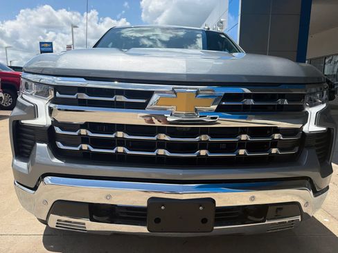 New 2026 Chevrolet Silverado 1500 LTZ w/ LTZ Premium Package AWD/4WD image 11