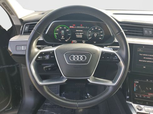 Used 2023 Audi e-tron Premium Plus w/ Premium Plus Package image 24
