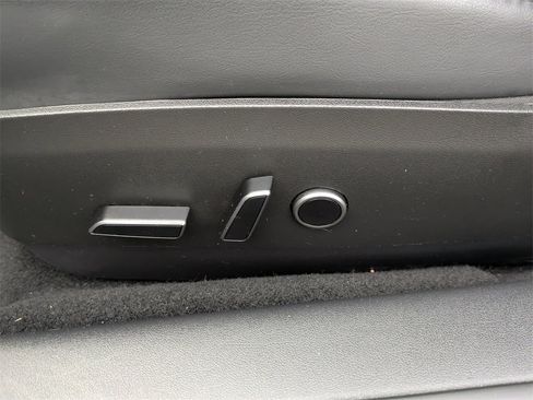 Used 2023 Tesla Model 3 Standard Range image 19