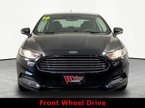 Used 2016 Ford Fusion SE FWD image 2