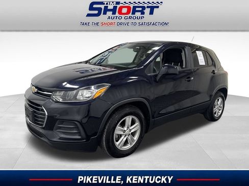 Used 2022 Chevrolet Trax LS w/ Tint and Cruise Package FWD image 1