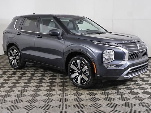 New 2025 Mitsubishi Outlander SE image 60