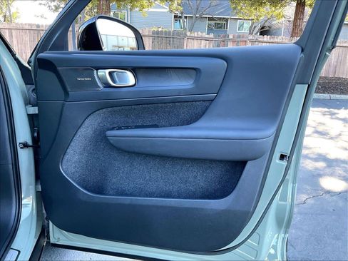 Used 2023 Volvo XC40 Recharge Ultimate image 27