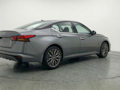 Used 2025 Nissan Altima 2.5 SV FWD image 9