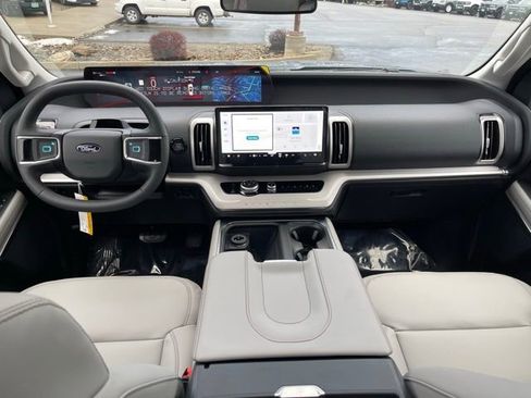 New 2025 Ford Expedition Active image 6