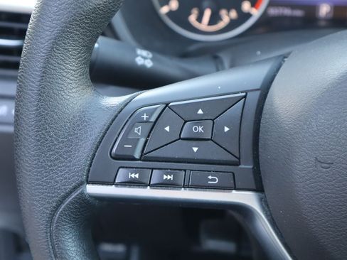 Used 2025 Nissan Altima 2.5 SV FWD image 12