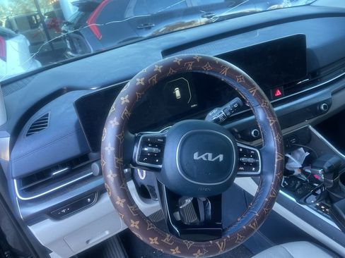 Used 2025 Kia Carnival SX image 31