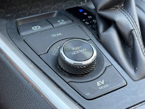 Used 2020 Toyota RAV4 XLE w/ Convenience Package AWD/4WD image 32