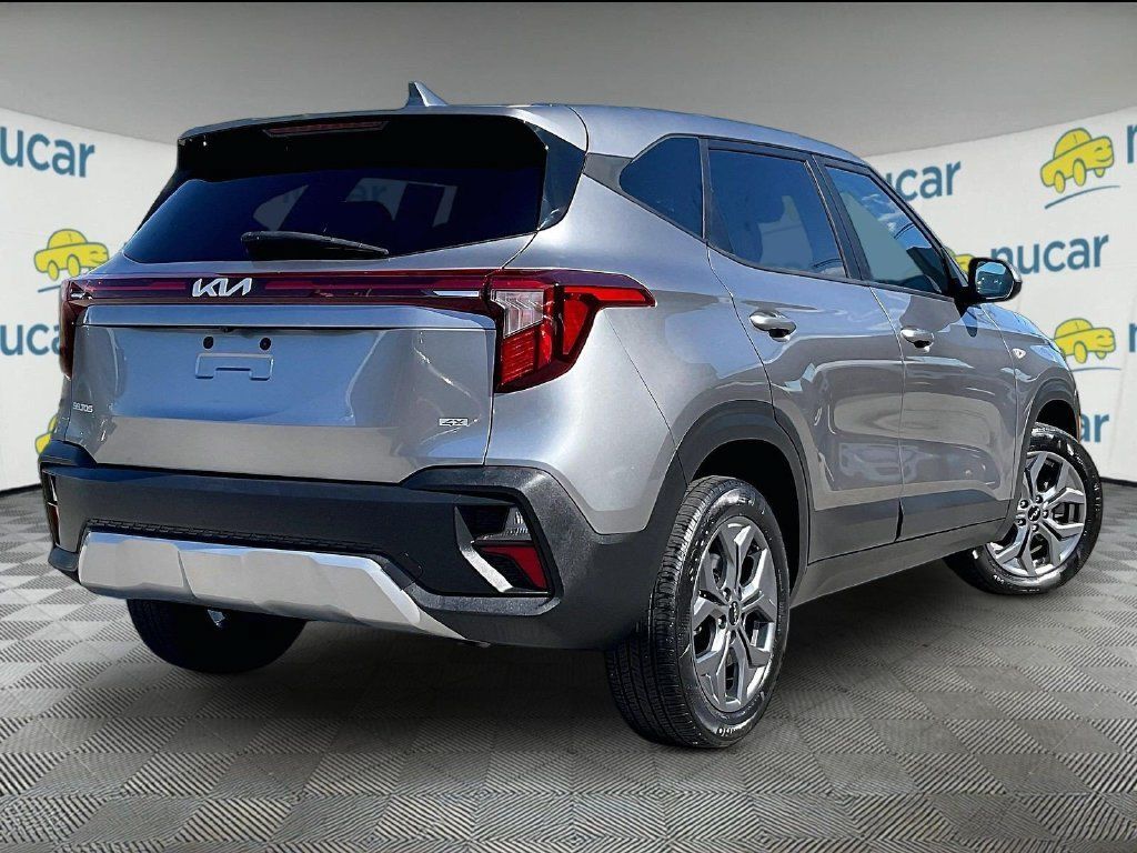 Used 2024 Kia Seltos LX AWD/4WD image 6