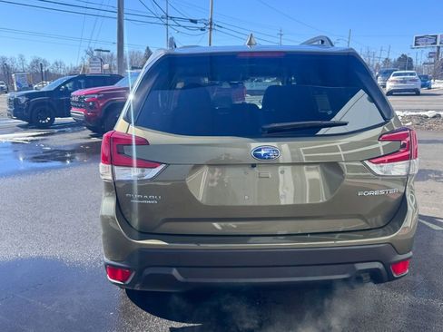 Used 2022 Subaru Forester Premium AWD/4WD image 4