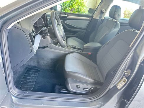 Used 2025 Volkswagen Jetta SE image 37