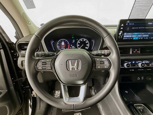 Certified 2024 Honda Pilot Touring image 11