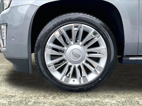 Used 2020 Cadillac Escalade Platinum RWD image 35