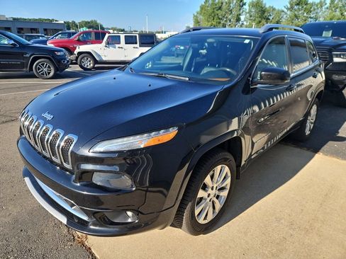 Used 2017 Jeep Cherokee Overland AWD/4WD image 1