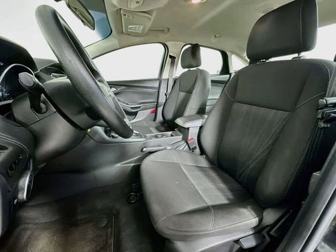 Used 2015 Ford Focus SE FWD image 12