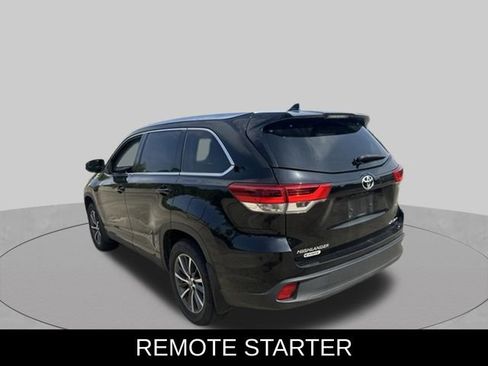 Used 2019 Toyota Highlander XLE AWD/4WD image 4