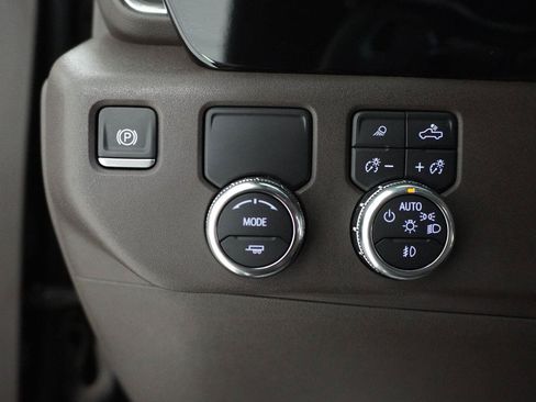 Used 2024 GMC Sierra 1500 SLT RWD image 12
