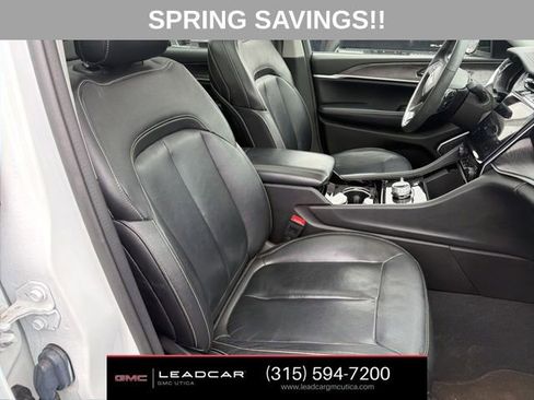 Used 2023 Jeep Grand Cherokee L Limited w/ Black Appearance Package image 12