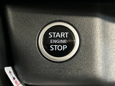 Used 2023 Nissan Rogue SV AWD/4WD image 28