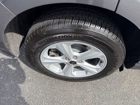 Certified 2024 Ford Edge SE image 13