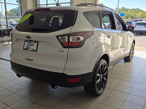 Used 2017 Ford Escape SE w/ SE Sport Appearance Package image 10