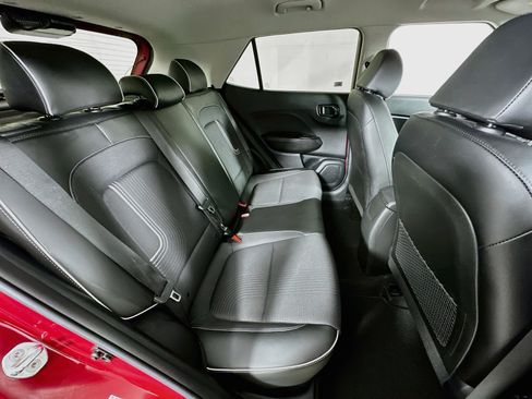 Used 2023 Hyundai Venue Limited w/ Cargo Package FWD image 26