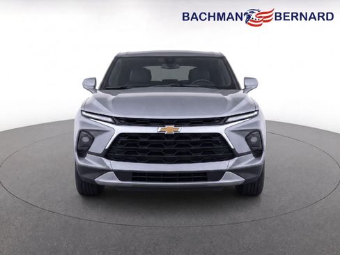Used 2025 Chevrolet Blazer LT FWD image 2